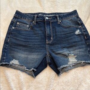 No Boundaries Women's Distressed Denim Shorts - Blue